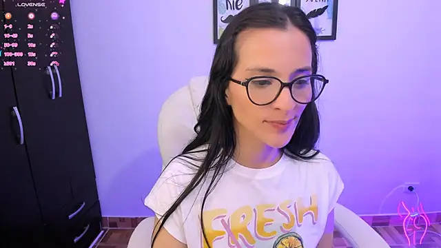 Snapshot of mariaan_m_ chatting on January 4, 11:27 pm mariaan m  online show from January 4, 11:27 pm