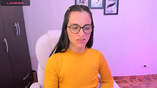 Snapshot of mariaan_m_ chatting on February 11, 11:44 pm mariaan m  online show from February 11, 11:44 pm