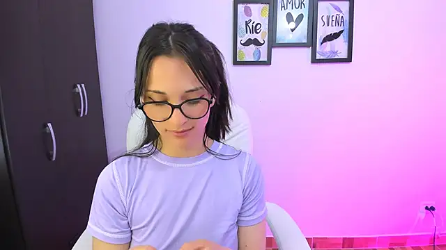 Snapshot of mariaan_m_ chatting on February 15, 1:42 am mariaan m  online show from February 15, 1:42 am