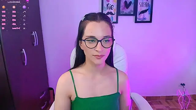 Snapshot of mariaan_m_ chatting on February 25, 9:13 pm mariaan m  online show from February 25, 9:13 pm