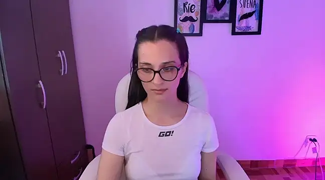 Snapshot of mariaan_m_ chatting on March 6, 10:58 pm mariaan m  online show from March 6, 10:58 pm