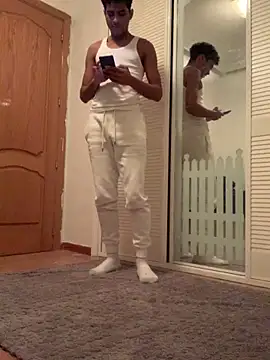 Snapshot of Ryan-hot chatting on December 6, 7:23 pm Ryan-hot online show from December 6, 7:23 pm