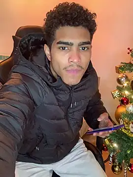 Snapshot of Ryan-hot chatting on December 11, 11:10 pm Ryan-hot online show from December 11, 11:10 pm