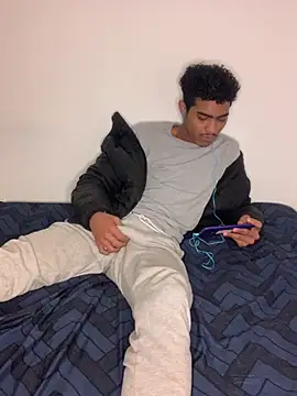 Snapshot of Ryan-hot chatting on December 14, 2:45 am Ryan-hot online show from December 14, 2:45 am