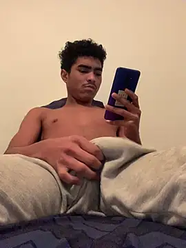 Snapshot of Ryan-hot chatting on December 14, 11:45 pm Ryan-hot online show from December 14, 11:45 pm