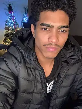 Snapshot of Ryan-hot chatting on December 17, 2:44 am Ryan-hot online show from December 17, 2:44 am