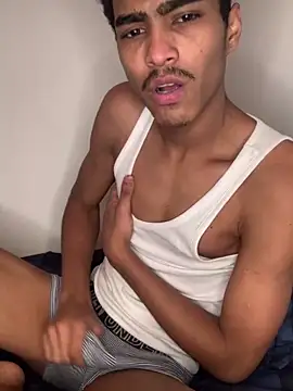 Snapshot of Ryan-hot chatting on December 20, 10:00 pm Ryan-hot online show from December 20, 10:00 pm