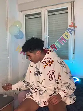 Snapshot of Ryan-hot chatting on December 30, 10:45 pm Ryan-hot online show from December 30, 10:45 pm