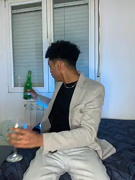 Snapshot of Ryan-hot chatting on January 1, 5:22 am Ryan-hot online show from January 1, 5:22 am