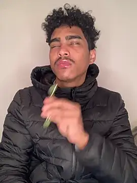 Snapshot of Ryan-hot chatting on January 14, 10:34 pm Ryan-hot online show from January 14, 10:34 pm