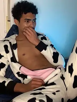 Snapshot of Ryan-hot chatting on January 25, 12:06 am Ryan-hot online show from January 25, 12:06 am