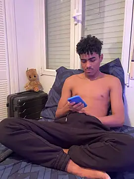 Snapshot of Ryan-hot chatting on March 4, 6:37 am Ryan-hot online show from March 4, 6:37 am