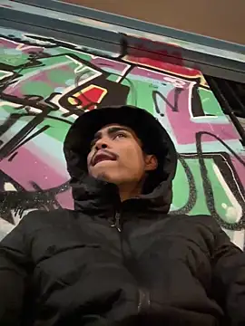 Snapshot of Ryan-hot chatting on March 12, 11:01 pm Ryan-hot online show from March 12, 11:01 pm