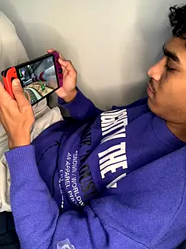 Snapshot of Ryan-hot chatting on October 22, 11:37 pm Ryan-hot online show from October 22, 11:37 pm