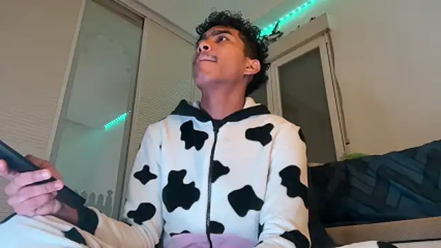 Snapshot of Ryan-hot chatting on November 30, 12:31 pm Ryan-hot online show from November 30, 12:31 pm