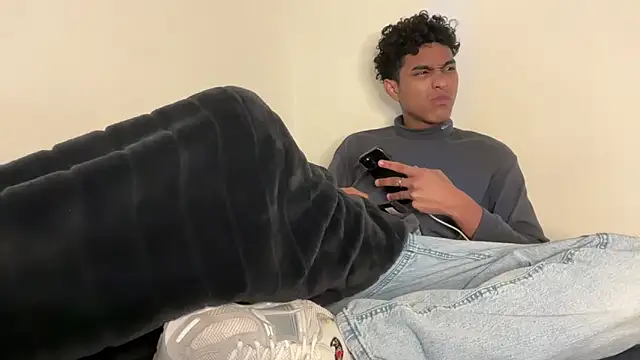 Snapshot of Ryan-hot chatting on December 3, 10:08 pm Ryan-hot online show from December 3, 10:08 pm