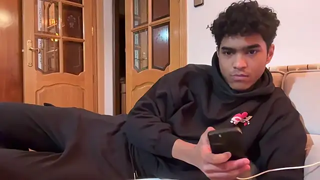 Snapshot of Ryan-hot chatting on December 20, 8:05 pm Ryan-hot online show from December 20, 8:05 pm