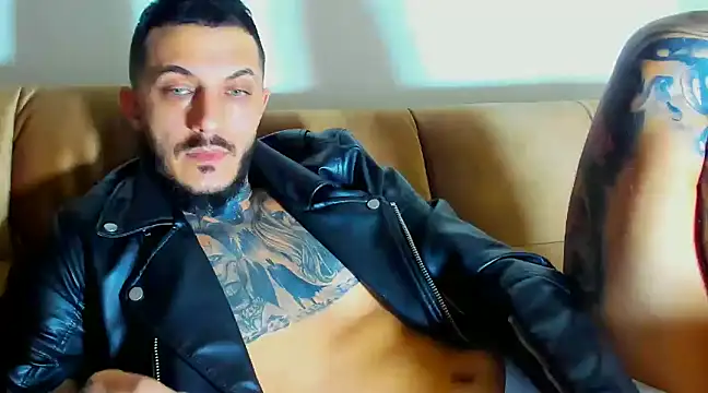 Snapshot of MentoXXL chatting on January 3, 4:59 pm MentoXXL online show from January 3, 4:59 pm