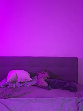 lunawolf21 online show from December 27, 7:18 am