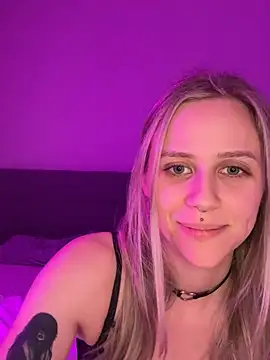 lunawolf21 online show from January 16, 7:10 pm