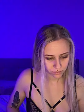 lunawolf21 online show from February 13, 7:45 am