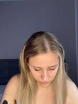 lunawolf21 online show from February 27, 7:12 am