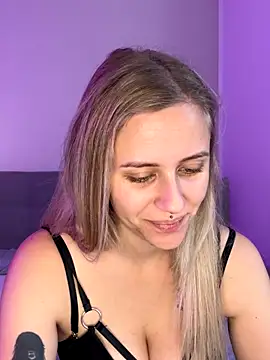 lunawolf21 online show from November 5, 7:30 am