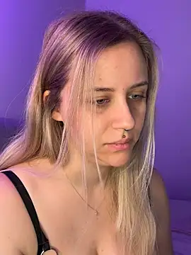 lunawolf21 online show from February 4, 7:25 am