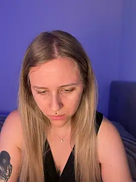 lunawolf21 online show from March 9, 7:23 am