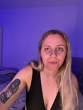 lunawolf21 online show from March 10, 7:46 am