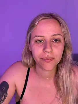 lunawolf21 online show from June 10, 6:34 am