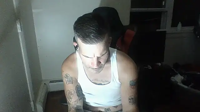 Snapshot of johnnyrockit chatting on August 6, 4:36 am johnnyrockit online show from August 6, 4:36 am