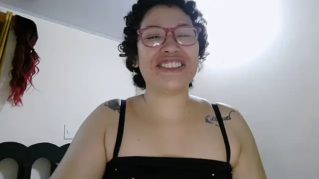 Snapshot of luxandracon23 chatting on July 1, 5:56 pm luxandracon23 online show from July 1, 5:56 pm