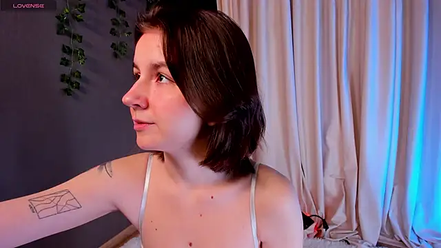 Snapshot of mind_game chatting on January 23, 5:45 am mind game online show from January 23, 5:45 am