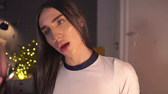 Snapshot of Kim_Oberlin_ chatting on December 29, 5:01 pm Kim Oberlin online show from December 29, 5:01 pm