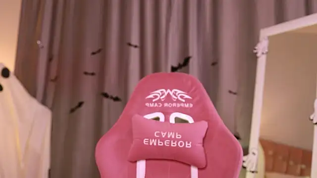 Snapshot of Kim_Oberlin_ chatting on October 20, 11:32 am Kim Oberlin online show from October 20, 11:32 am