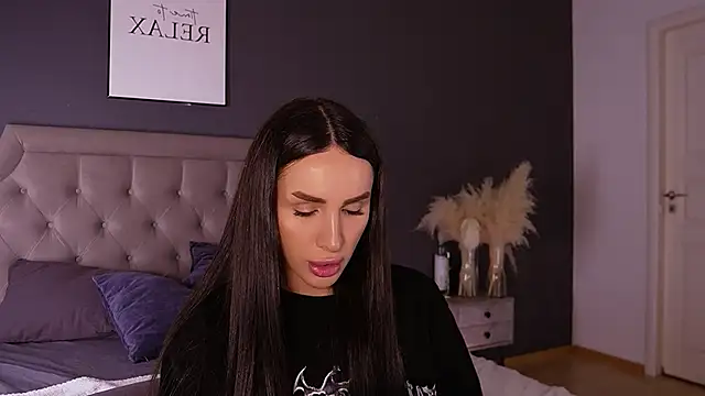 Snapshot of Kim_Oberlin_ chatting on December 4, 11:30 am Kim Oberlin online show from December 4, 11:30 am