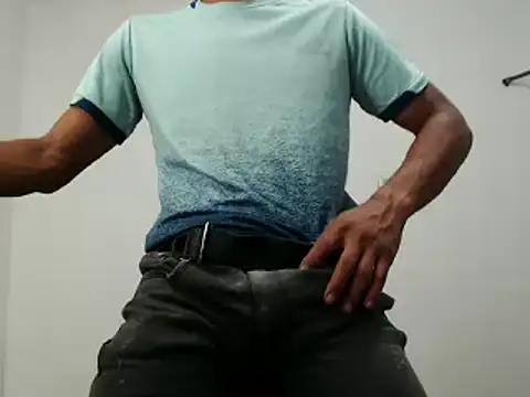 Snapshot of fernandez_latinblackk chatting on January 9, 1:39 am fernandez latinblackk online show from January 9, 1:39 am