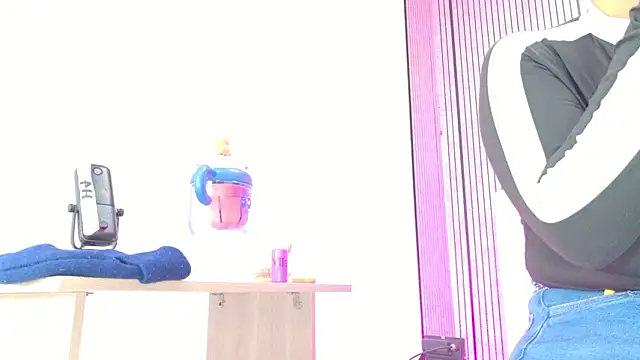 Snapshot of Sofia_martiin chatting on February 19, 3:13 am Sofia martiin online show from February 19, 3:13 am