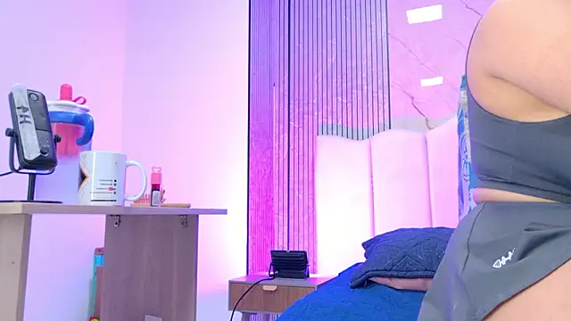 Snapshot of Sofia_martiin chatting on February 23, 3:04 am Sofia martiin online show from February 23, 3:04 am