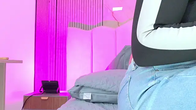 Sofia martiin online show from May 1, 3:11 am