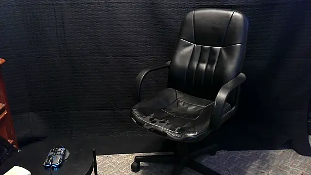 Snapshot of ScubaStevex chatting on November 26, 7:48 pm ScubaStevex online show from November 26, 7:48 pm