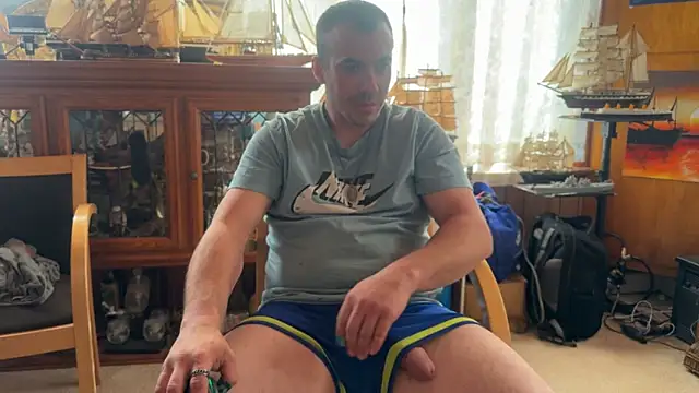ScubaStevex online show from May 12, 12:13 pm