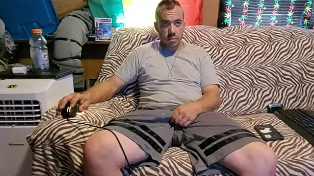 ScubaStevex online show from July 9, 7:18 pm