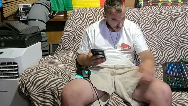 ScubaStevex online show from July 12, 2:30 pm