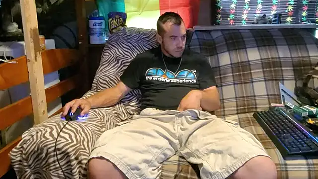 ScubaStevex online show from July 28, 3:21 pm