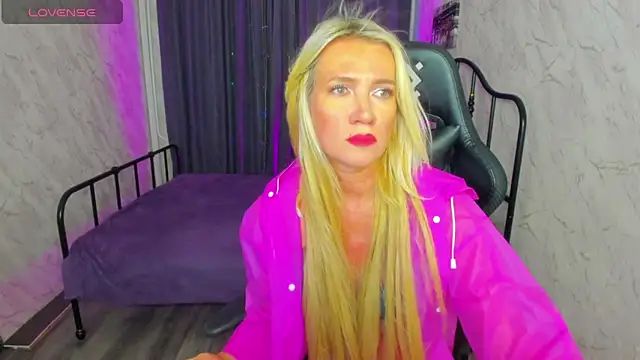 Luna  Lewis online show from February 22, 11:35 am