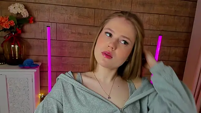 SelinSwarovski online show from March 2, 4:21 pm