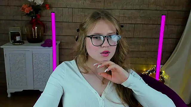 SelinSwarovski online show from March 9, 1:35 am