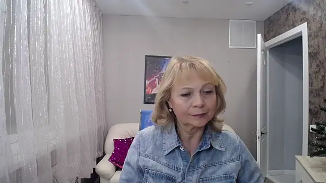Snapshot of Milla_Cutie18 chatting on December 13, 6:31 am Milla Cutie18 online show from December 13, 6:31 am